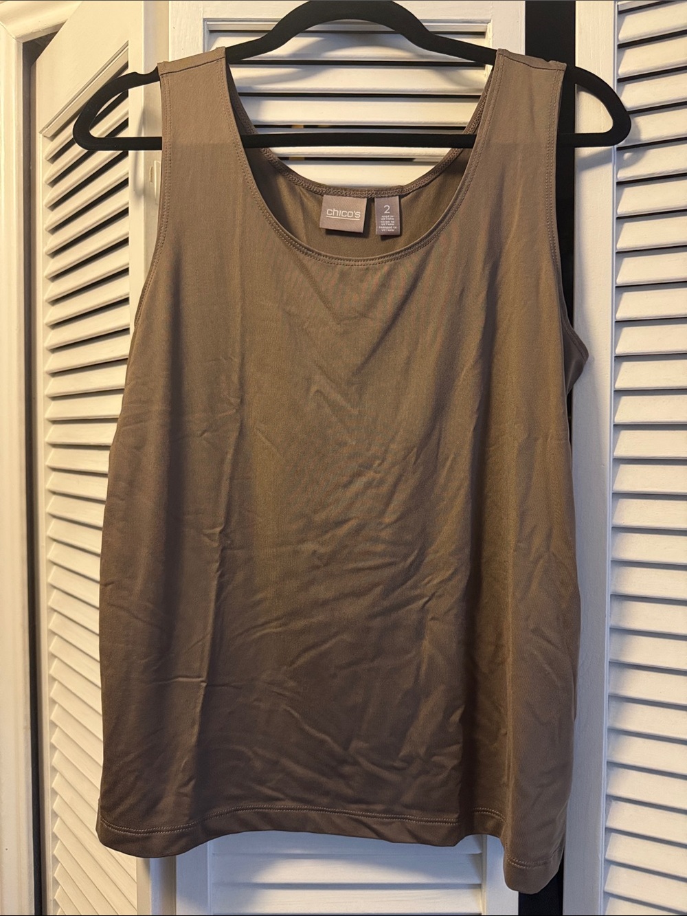 Chico's Scoop Neck Sleeveless Tank Top in Taupe